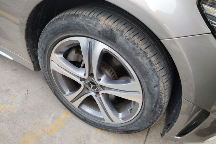 Used Mercedes-Benz C-Class 2020 Restyled C 260 L Sport Edition Right Front Wheel Hub