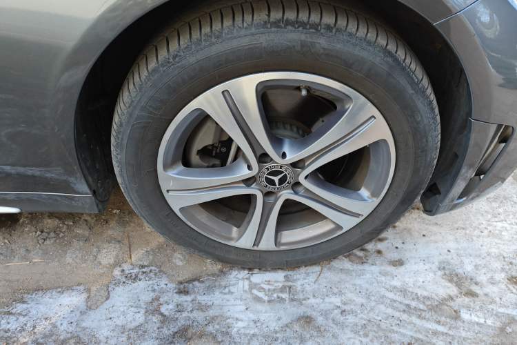 Used Mercedes-Benz C-Class 2020 C 260 L Sport Edition Right Front Wheel Hub