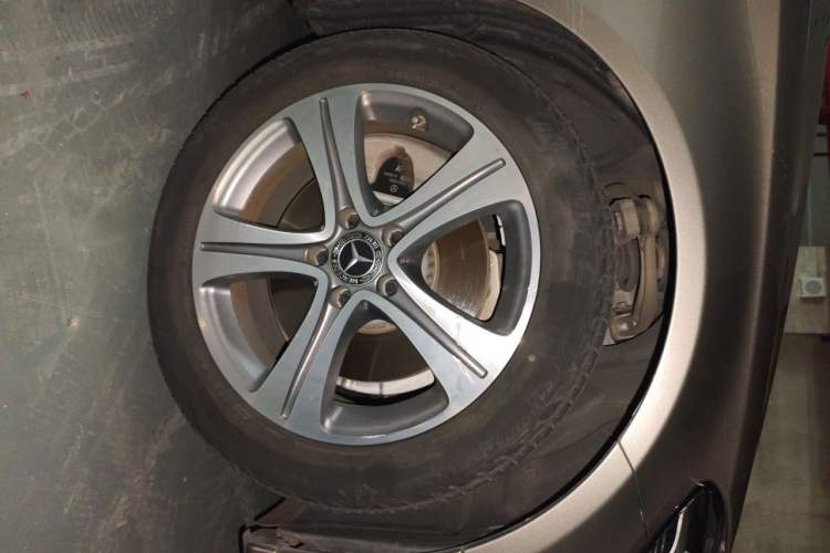 Used Mercedes-Benz C-Class 2020 C 260 L Sport Edition Right Front Wheel Hub