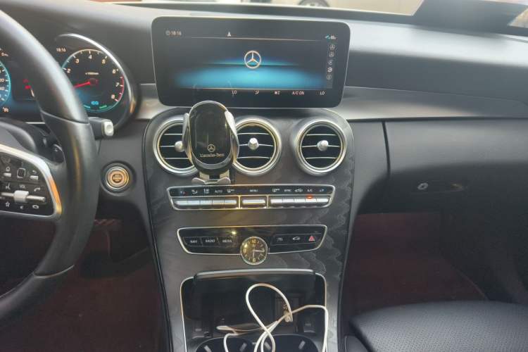 Used Mercedes-Benz C-Class 2020 Facelifted C 260 Estate Audio And AC Panel