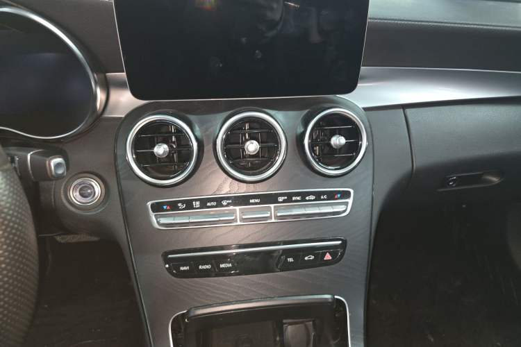 Used Mercedes-Benz C-Class 2020 C 200 L Fashion Edition Sport Version Audio And AC Panel