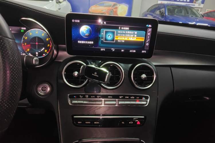 Used Mercedes-Benz C-Class 2020 C 200 L Fashion Edition Sport Version Audio And AC Panel