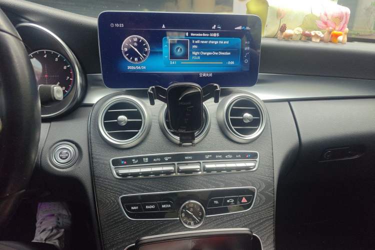 Used Mercedes-Benz C-Class 2020 Facelifted C 260 Estate Audio And AC Panel