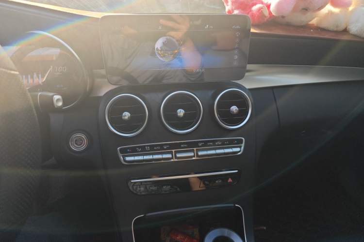 Used Mercedes-Benz C-Class 2020 Restyled C 260 L Sport Edition Audio And AC Panel