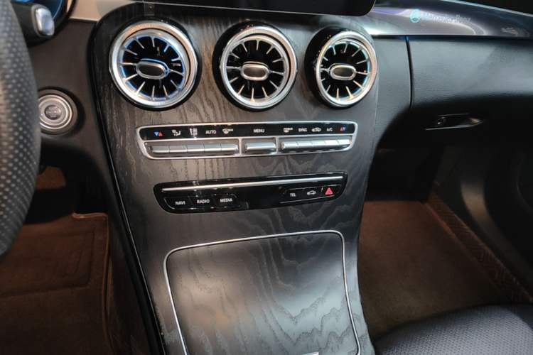 Used Mercedes-Benz C-Class 2020 Restyled C 260 L Sport Edition Audio And AC Panel