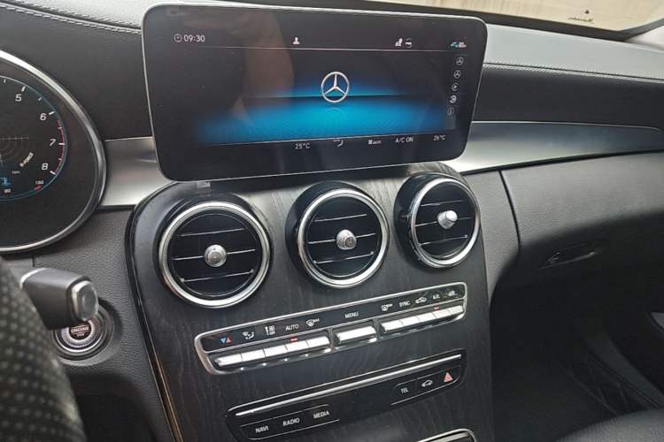 Used Mercedes-Benz C-Class 2020 Updated C 200 L Fashion Edition Audio And AC Panel