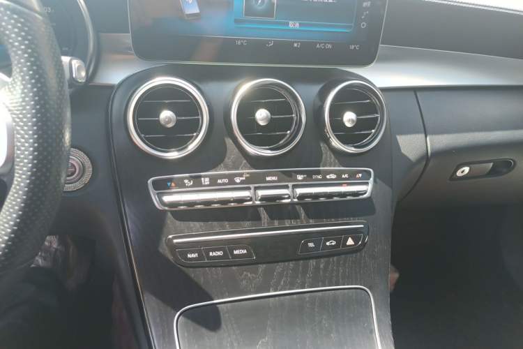 Used Mercedes-Benz C-Class 2020 C 200 L Fashion Edition Sport Version Audio And AC Panel