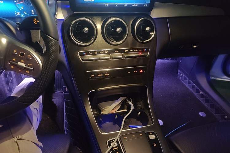 Used Mercedes-Benz C-Class 2020 C 200 L Fashion Edition Sport Version Audio And AC Panel