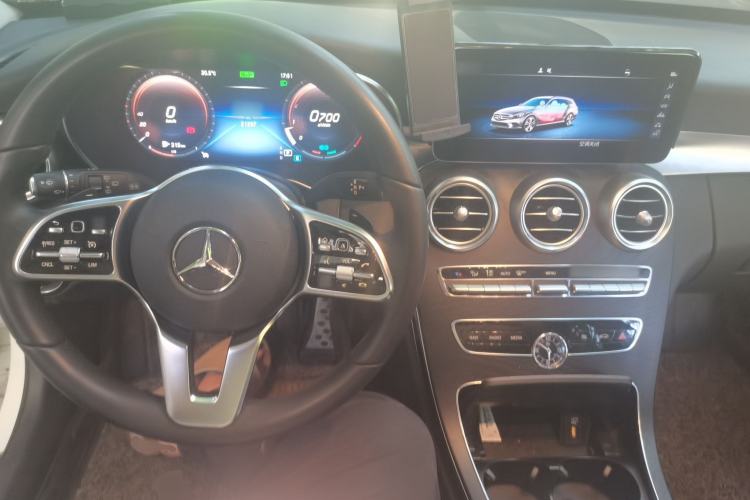Used Mercedes-Benz C-Class 2020 Facelifted C 260 Estate Center Console