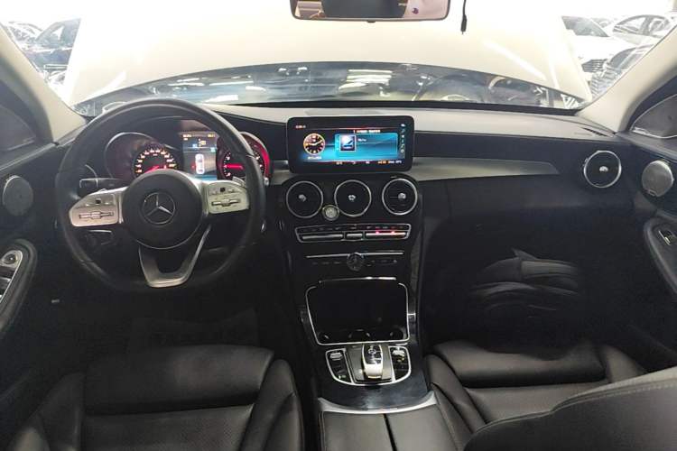 Used Mercedes-Benz C-Class 2020 C 200 L Dynamic Sport Edition Center Console
