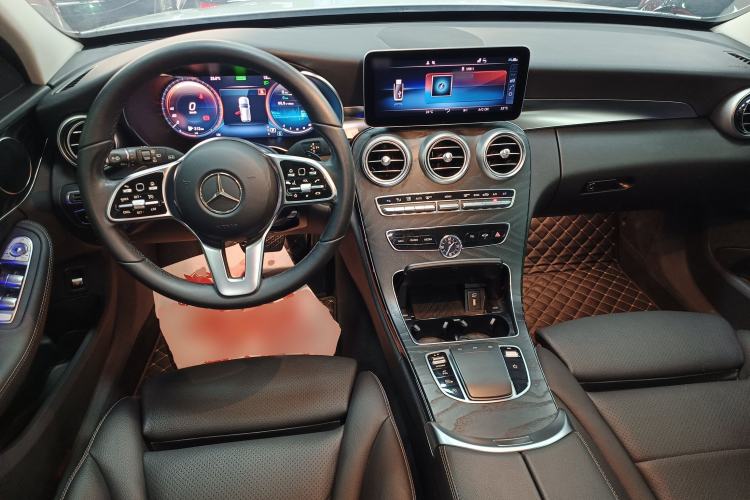 Used Mercedes-Benz C-Class 2020 Facelifted C 260 Estate Center Console