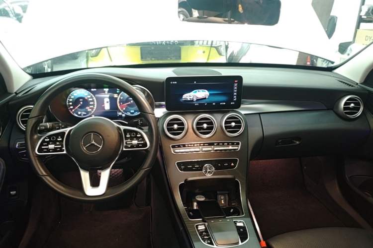 Used Mercedes-Benz C-Class 2020 Facelifted C 260 Estate Center Console