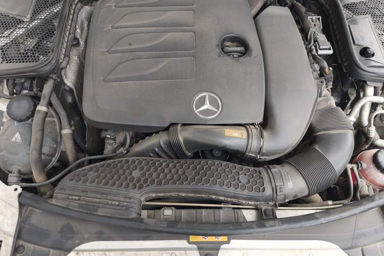 Used Mercedes-Benz C-Class 2020 C 260 Estate Engine Bay