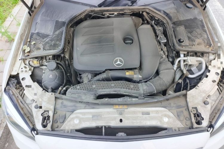 Used Mercedes-Benz C-Class 2020 Updated C 200 L Fashion Edition Engine Bay