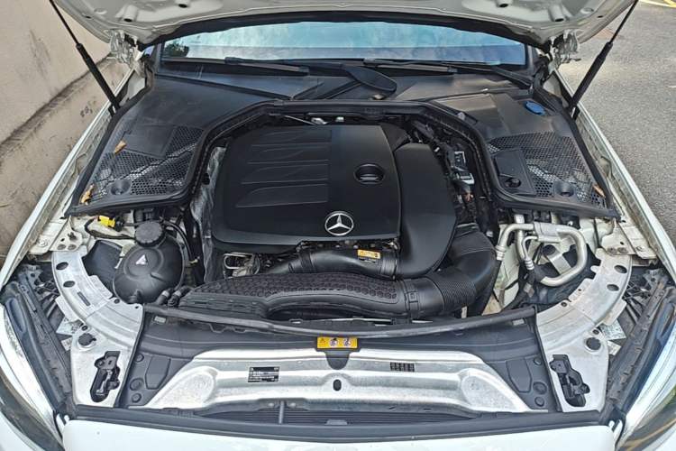 Used Mercedes-Benz C-Class 2020 Updated C 200 L Fashion Edition Engine Bay