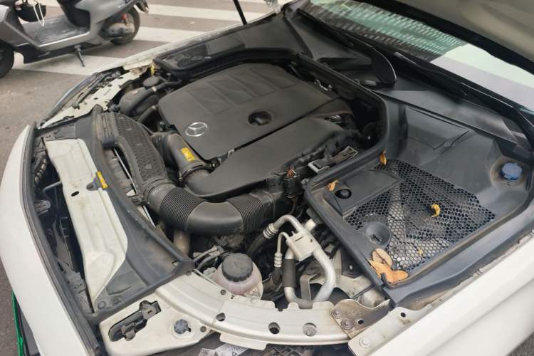 Used Mercedes-Benz C-Class 2020 C 260 Estate Engine Bay Left