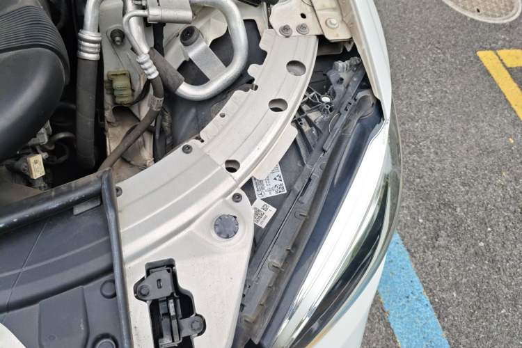 Used Mercedes-Benz C-Class 2020 C 200 Coupe Engine Bay Left