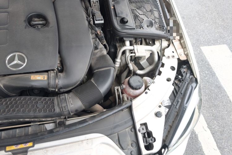 Used Mercedes-Benz C-Class 2020 C 260 Estate Engine Bay Left