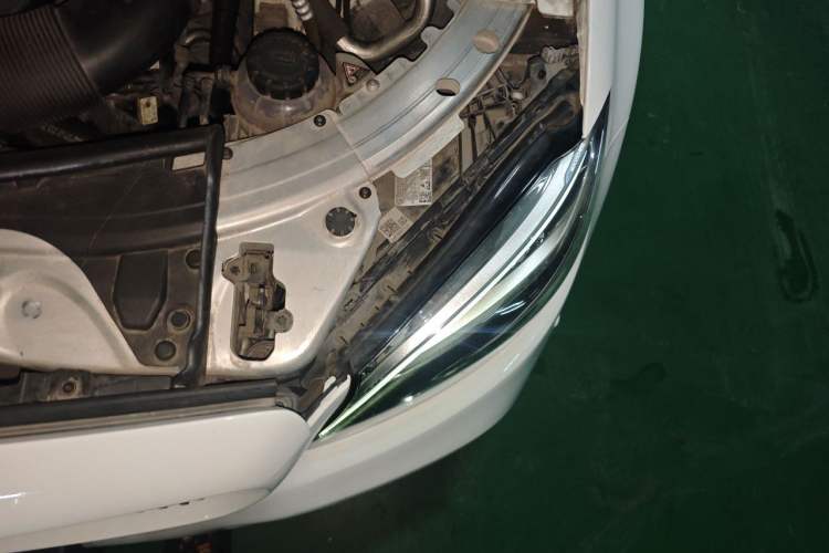 Used Mercedes-Benz C-Class 2020 C 260 L Sport Edition Engine Bay Left