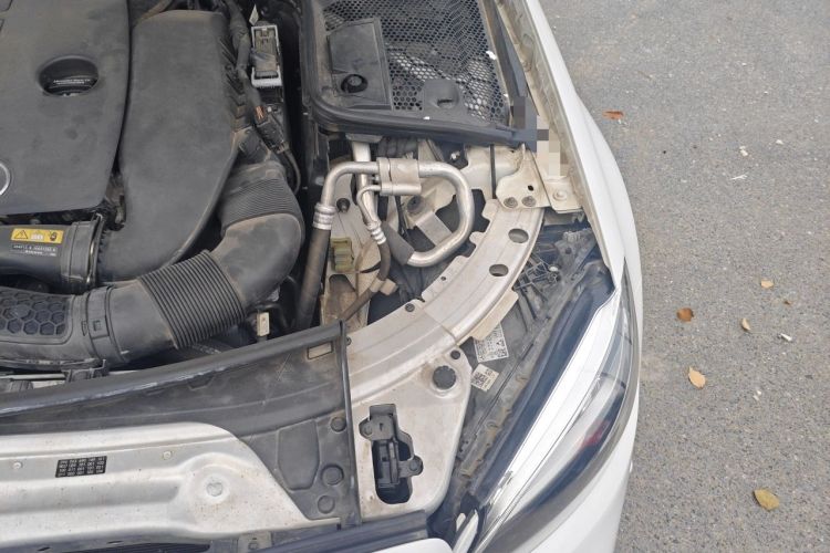 Used Mercedes-Benz C-Class 2020 Restyled C 200 L Fashion Edition Sport Version Engine Bay Left