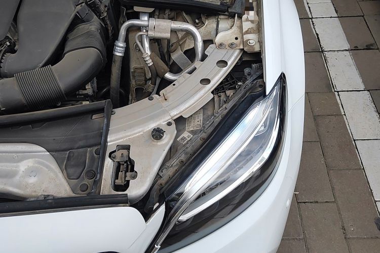 Used Mercedes-Benz C-Class 2020 Updated C 200 L Fashion Edition Engine Bay Left