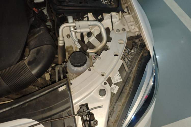 Used Mercedes-Benz C-Class 2020 C 260 Coupe Engine Bay Left