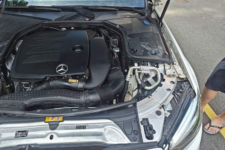 Used Mercedes-Benz C-Class 2020 Updated C 200 L Fashion Edition Engine Bay Left