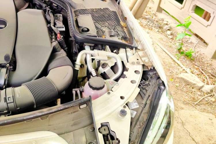 Used Mercedes-Benz C-Class 2020 C 260 Coupe Engine Bay Left