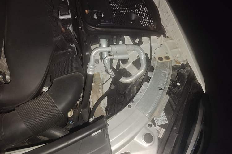 Used Mercedes-Benz C-Class 2020 C 200 L Fashion Edition Sport Version Engine Bay Left