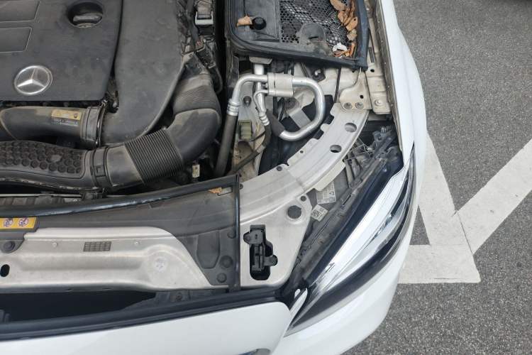 Used Mercedes-Benz C-Class 2020 Updated C 200 L Fashion Edition Engine Bay Left