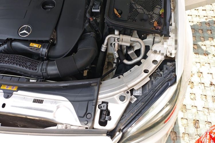 Used Mercedes-Benz C-Class 2020 Updated C 200 L Fashion Edition Engine Bay Left