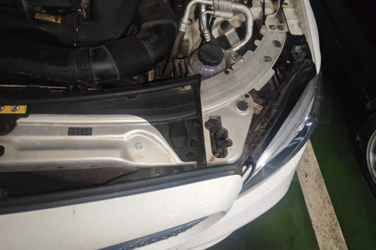 Used Mercedes-Benz C-Class 2020 C 260 L Sport Edition Engine Bay Left