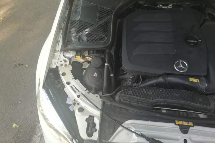 Used Mercedes-Benz C-Class 2020 Facelifted C 260 Estate Engine Bay Right
