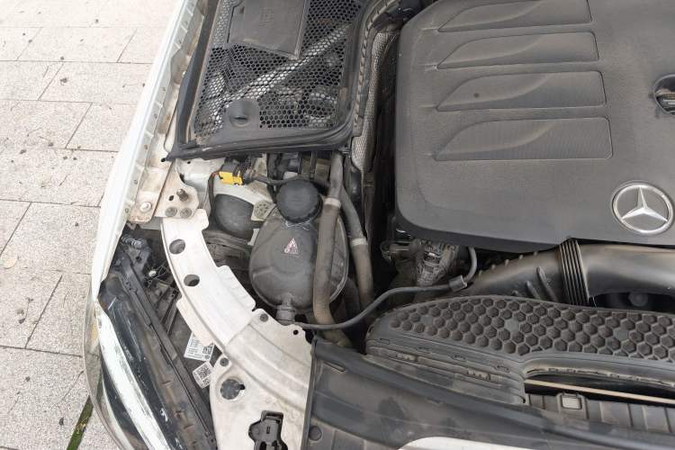 Used Mercedes-Benz C-Class 2020 C 260 Estate Engine Bay Right