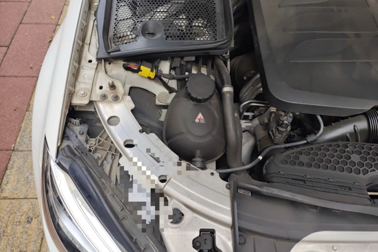 Used Mercedes-Benz C-Class 2020 C 260 Estate Engine Bay Right