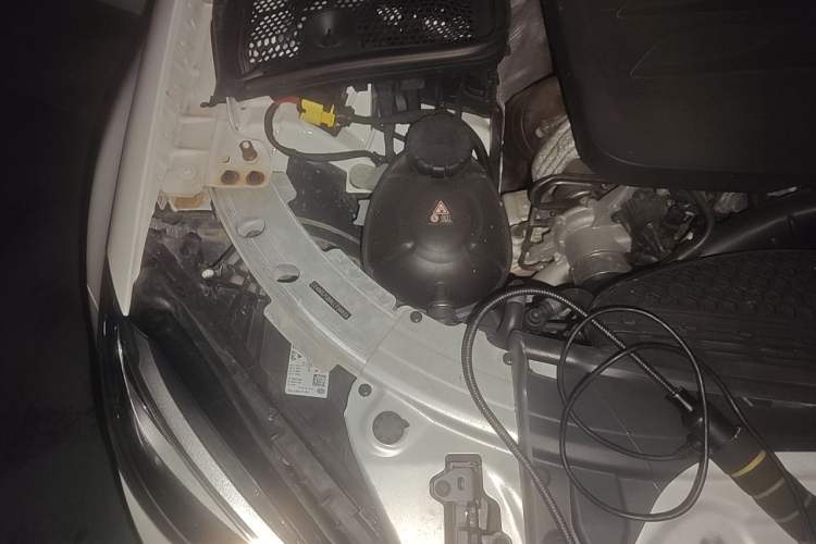 Used Mercedes-Benz C-Class 2020 C 200 L Fashion Edition Sport Version Engine Bay Right