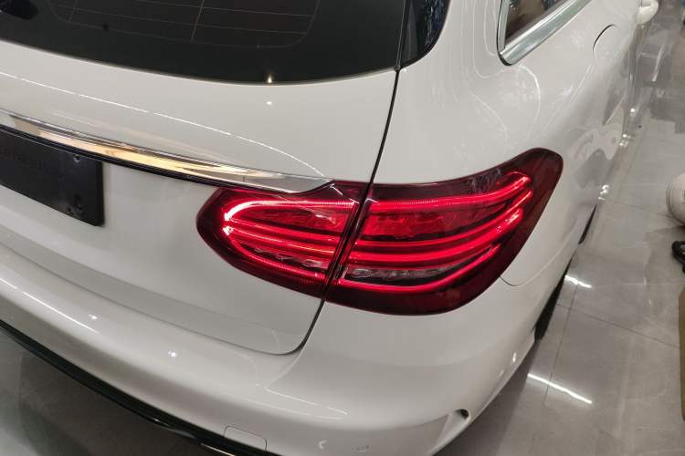 Used Mercedes-Benz C-Class 2020 Facelifted C 260 Estate Exterior 2