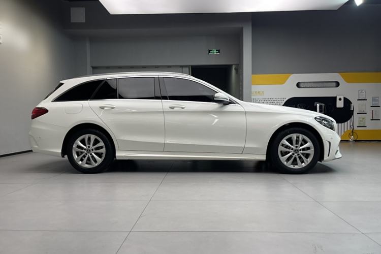 Used Mercedes-Benz C-Class 2020 C 200 station wagon Exterior 3