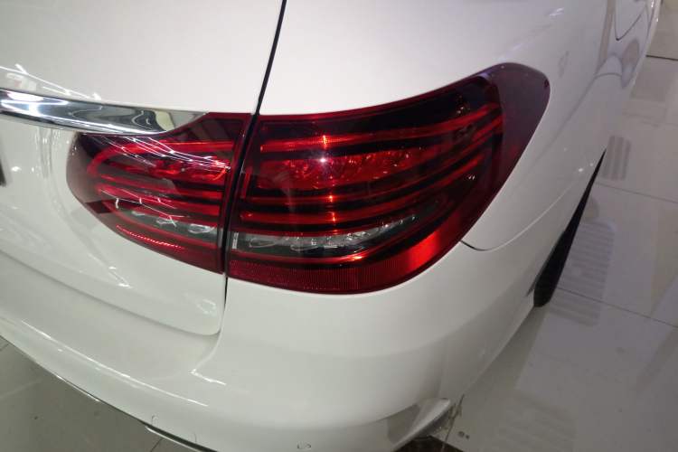 Used Mercedes-Benz C-Class 2020 Facelifted C 260 Estate Exterior 3