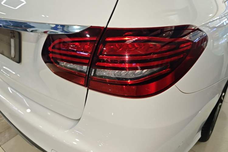 Used Mercedes-Benz C-Class 2020 Facelifted C 260 Estate Exterior 3