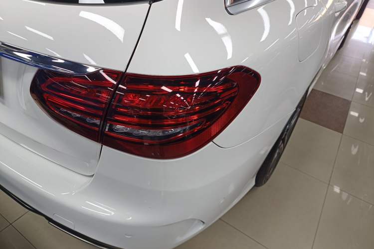 Used Mercedes-Benz C-Class 2020 Facelifted C 260 Estate Exterior 3