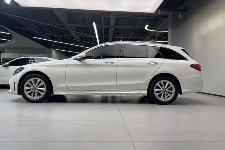 Used Mercedes-Benz C-Class 2020 C 200 station wagon Exterior 4