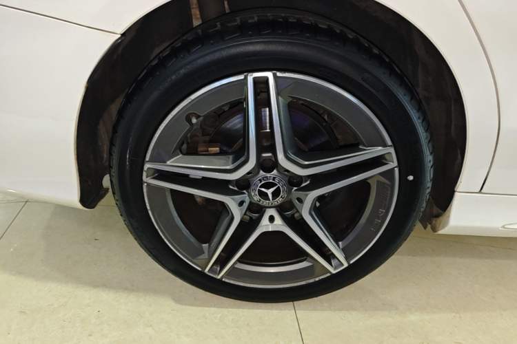 Used Mercedes-Benz C-Class 2020 Facelifted C 260 Estate Exterior 5