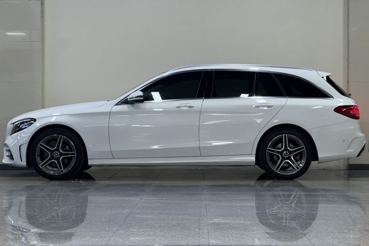 Used Mercedes-Benz C-Class 2020 Facelifted C 260 Estate Exterior 5