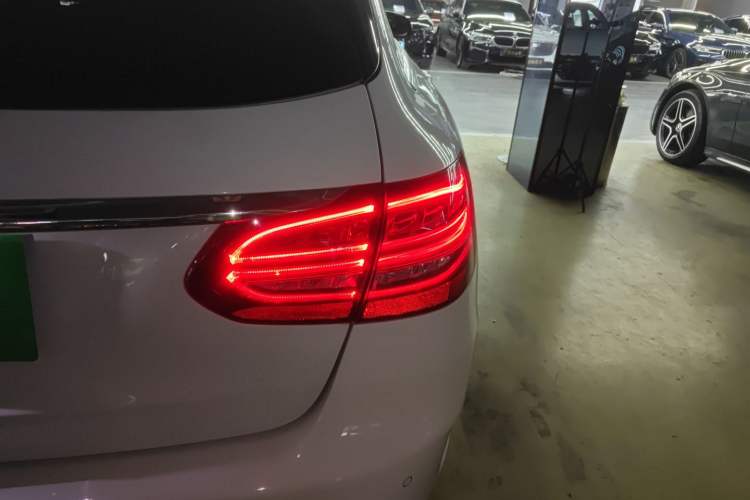 Used Mercedes-Benz C-Class 2020 Facelifted C 260 Estate Exterior 6