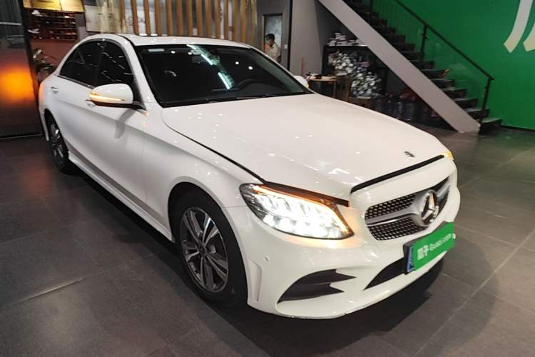 Used Mercedes-Benz C-Class 2020 C 200 L Fashion Edition Sport Version Front Right 45 Deg