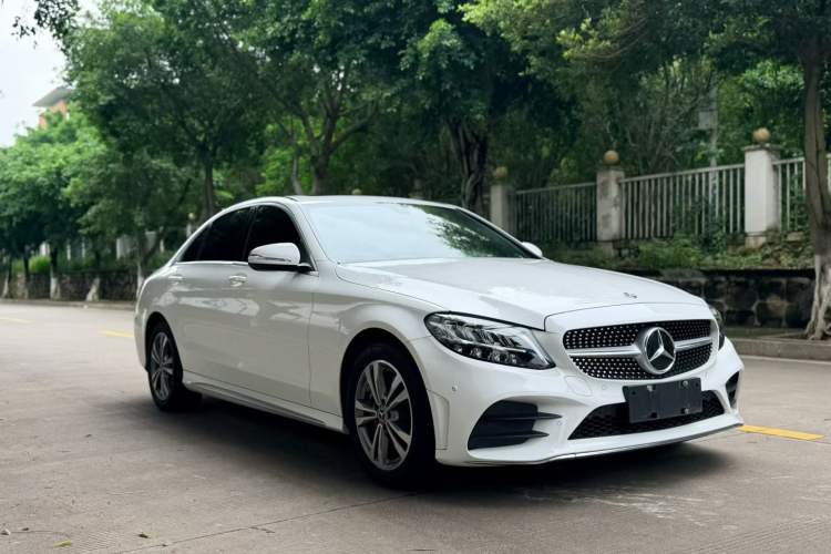 Used Mercedes-Benz C-Class 2020 Restyled C 200 L Fashion Edition Sport Version Front Right 45 Deg