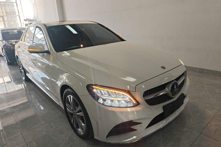 Used Mercedes-Benz C-Class 2020 Restyled C 200 L Fashion Edition Sport Version Front Right 45 Deg