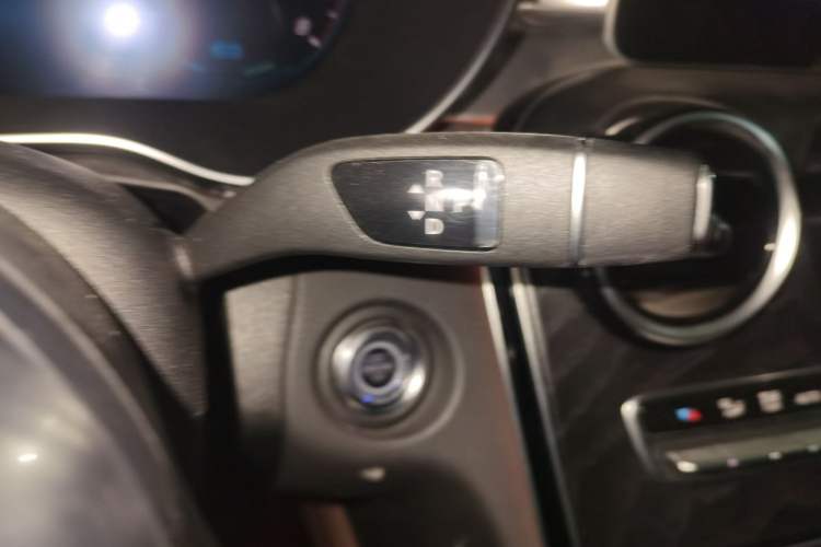 Used Mercedes-Benz C-Class 2020 Restyled C 260 L Sport Edition Gear Lever