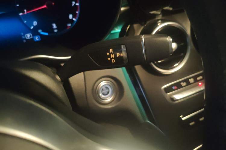 Used Mercedes-Benz C-Class 2020 C 200 L Fashion Edition Sport Version Gear Lever